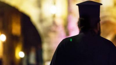 Πέθανε από κορονοϊό 41χρονος ιερέας στο Αγρίνιο