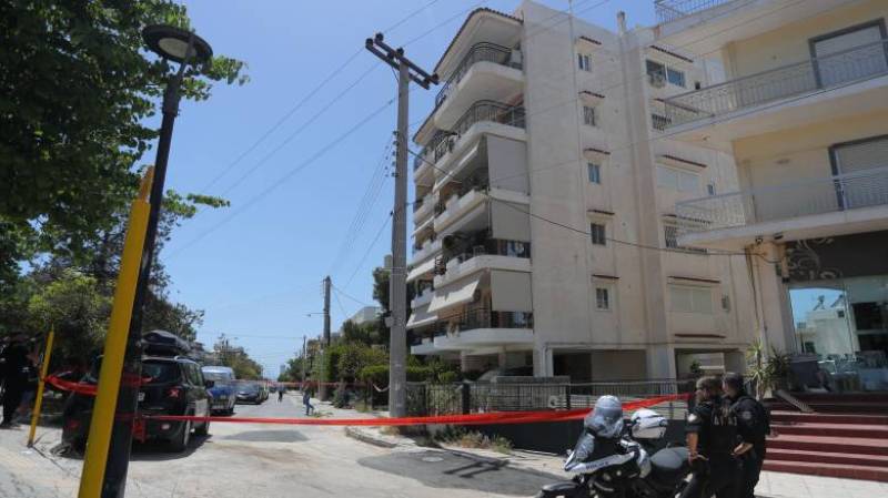 Ηλιούπολη: Σημείωμα είχε αφήσει η μία 17χρονη που έπεσε με τη φίλη της από τον 6ο όροφο (βίντεο)