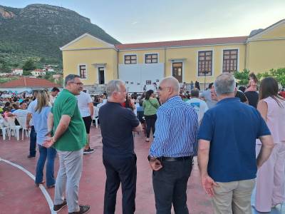 Φωτισμός στον εμβληματικό Βράχο Λεωνιδίου