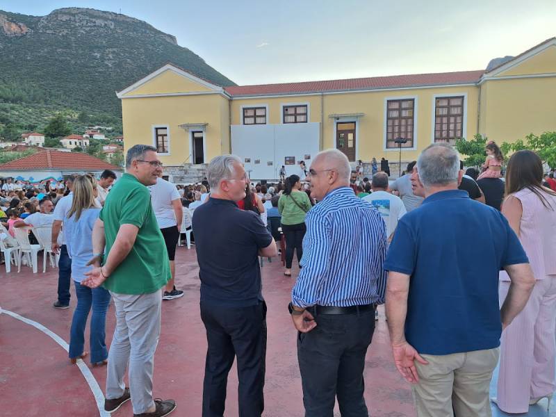 Φωτισμός στον εμβληματικό Βράχο Λεωνιδίου