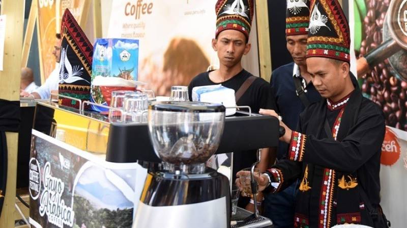 To Ελ Σαλβαδόρ στοιχηματίζει στον καφέ πρώτης ποιότητας, καθώς η βιομηχανία καφέ ανακάμπτει