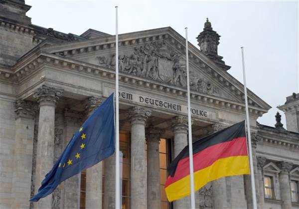 Μουνχάου στους Financial Times: Το πρόβλημα της ζώνης του ευρώ το λένε Γερμανία, όχι Ελλάδα