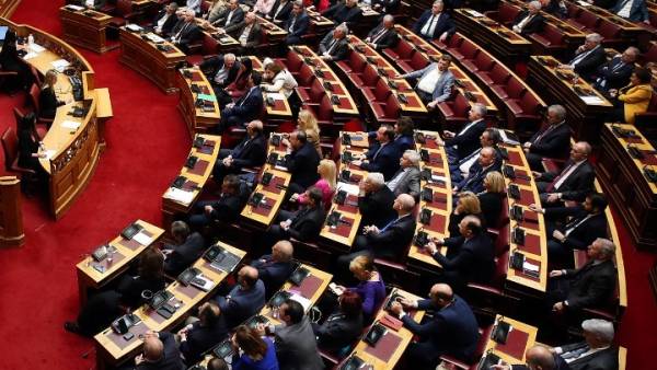 Πρόταση Δυσπιστίας: Αντιπαράθεση μεταξύ κοινοβουλευτικών εκπροσώπων κομμάτων