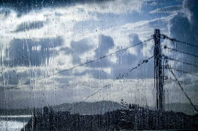 Ισχυρές βροχές και καταιγίδες με κεραυνούς, χαλαζοπτώσεις και ισχυρούς ανέμους, σήμερα και αύριο