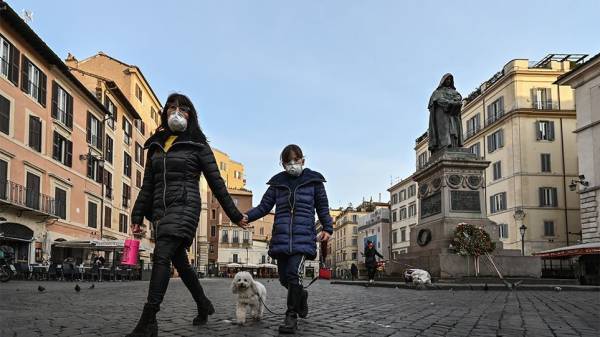 Ιταλία: Αίρεται η υποχρέωση χρήσης μάσκας στους ανοιχτούς χώρους