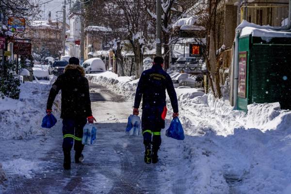 Αττική: Ποιά σχολεία θα παραμείνουν κλειστά την Τρίτη λόγω του χιονιά