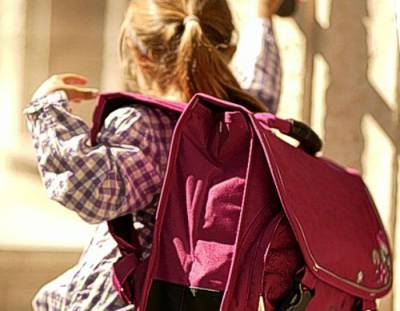 Τροχονόμοι διανέμουν φυλλάδια σε σχολεία