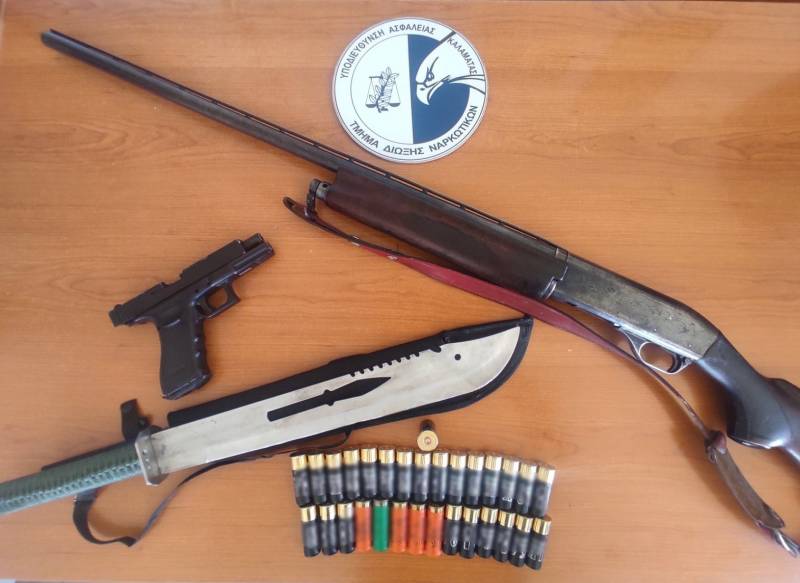 Καλαμάτα: Σύλληψη 45χρονου - Είχε σπίτι του δύο όπλα και μία σπάθα