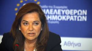 Το «καρφί» της Ντόρας προς τον Σαμαρά με αφορμή το ψήφισμα του ΕΛΚ για την Ελλάδα