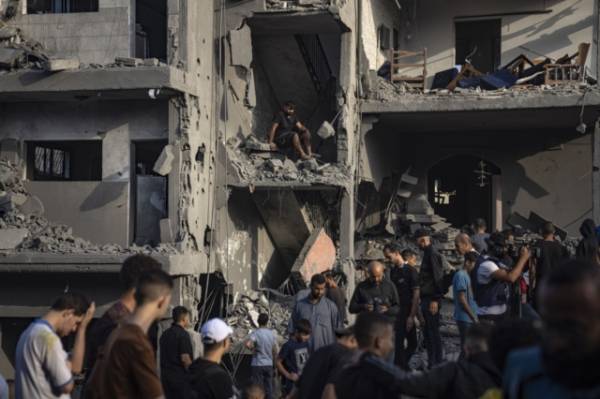 Το Ισραήλ πολλαπλασιάζει τα πλήγματα στη Γάζα