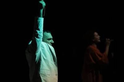 Τρεις παραγωγές του σχήματος «Συν Ενα - Μιχάλης Τούμπουρος»
