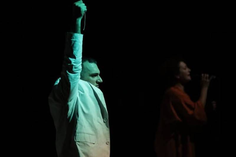 Τρεις παραγωγές του σχήματος «Συν Ενα - Μιχάλης Τούμπουρος»