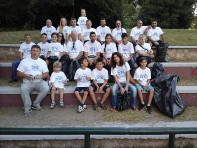 Εργαζόμενοι και συνταξιούχοι ΟΤΕ καθάρισαν το πάρκο