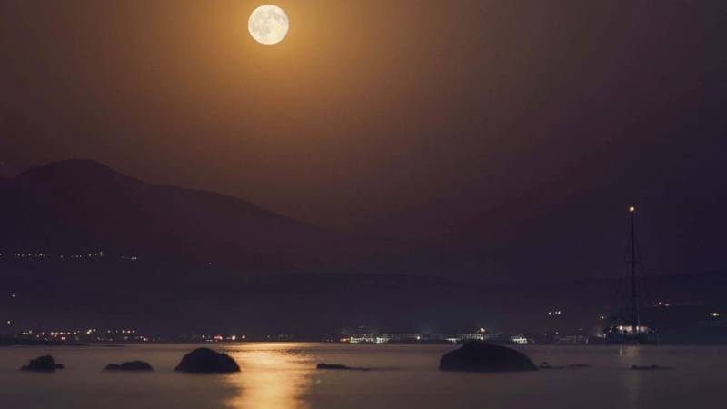 Πανσέληνος Σεπτεμβρίου: Μαγικές εικόνες από το «Φεγγάρι του Καλαμποκιού» στη Μεσσηνία