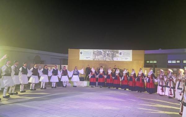 Η χορευτική ομάδα του Λυκείου Ελληνίδων Καλαμάτας στην Κω
