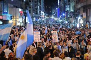 Οδηγούν την Αργεντινή σε νέα χρεοκοπία