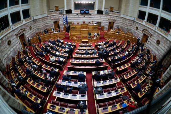 Βουλή: Κατατέθηκε το νέο φορολογικό νομοσχέδιο (Βίντεο)