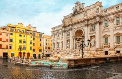 Ιταλία: Έτρωγε παγωτό στο συντριβάνι και του έκοψαν πρόστιμο 450 ευρώ