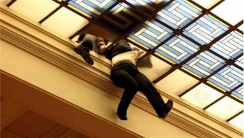 Παρολίγον δυστύχημα στη Βουλή!