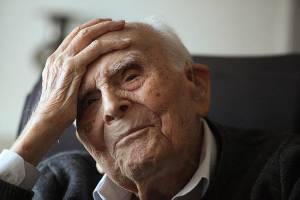 Βγήκε από το νοσοκομείο ο 108 ετών ομότιμος καθηγητής Φιλοσοφικής Εμμανουήλ Κριαράς