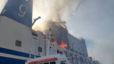 Πυρκαγιά στο &quot;Euroferry Olympia&quot;: Συνεχίζεται το έργο πυρόσβεσης - Τι γίνεται με την επιχείρηση αναζήτησης των αγνοουμένων (βίντεο)