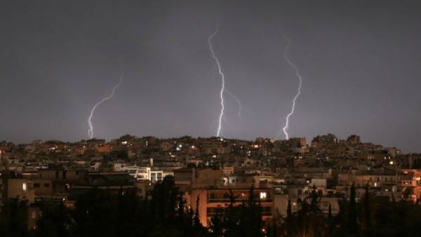 Μέτωπο καταιγίδων μήκους 900 χιλιομέτρων πλησιάζει τη Δυτική Ελλάδα