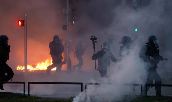 Γαλλία: Άγριες συγκρούσεις για το ασφαλιστικό