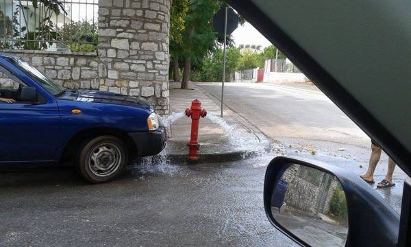 Πλύσιμο αυτοκινήτου στον... πυροσβεστικό κρουνό στη Μεσσήνη