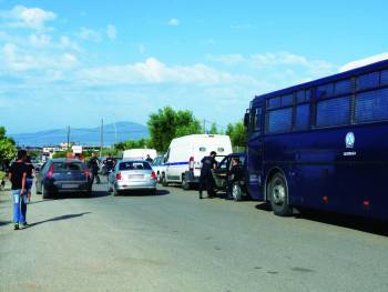 Τελεσίγραφο Νίκα να καθαρίσει η Αγία Τριάδα: Σκούπα για τσιγγάνους και λαθρομετανάστες