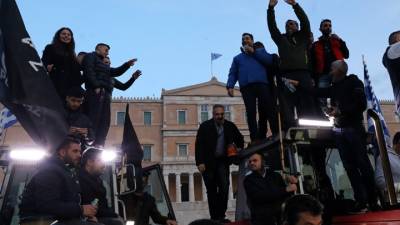 Αποχωρούν στις 11:00 από το Σύνταγμα οι αγρότες (βίντεο)