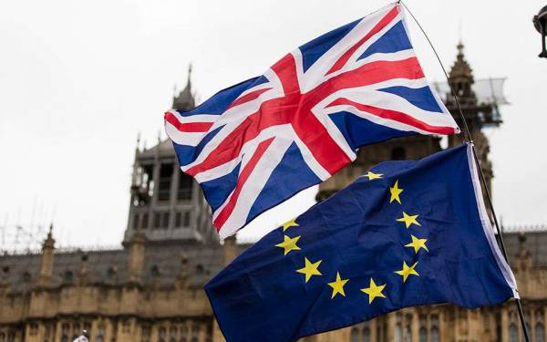 Brexit: Εμπορική συμφωνία ανάλογη με την ευρωκαναδική επιθυμεί η Βρετανία