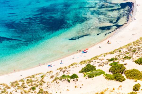 H Βοϊδοκοιλιά στις πιο όμορφες ελληνικές παραλίες του &quot;Vogue&quot;