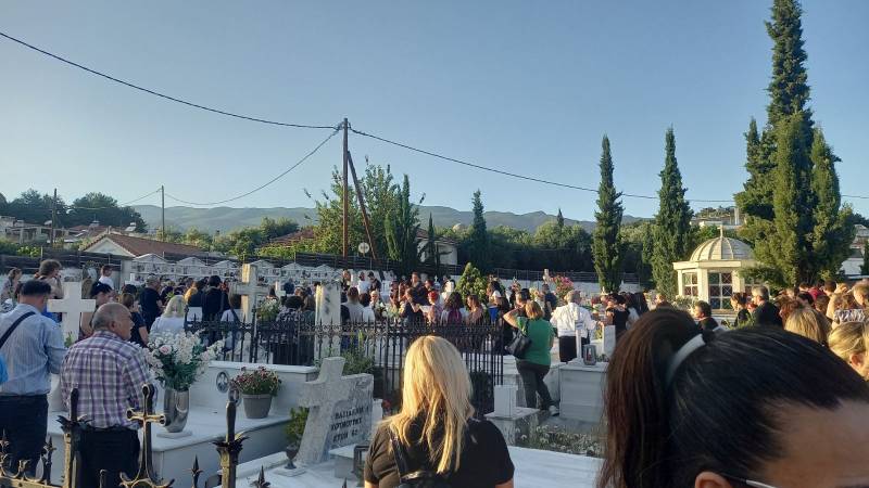 Καλαμάτα: Σε κλίμα οδύνης το τελευταίο "αντίο" στην 39χρονη Βασιλική