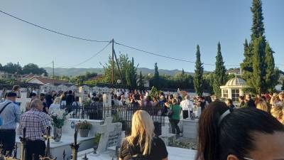 Καλαμάτα: Σε κλίμα οδύνης το τελευταίο "αντίο" στην 39χρονη Βασιλική