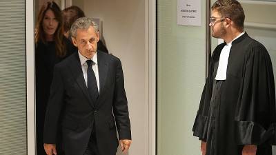 Γαλλία: Συναντήθηκε με τον Μακρόν πριν περάσει το κατώφλι της φυλακής ο Σαρκοζί