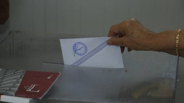 Νομοσχέδιο ΥΠΕΣ: 5 ερωταπαντήσεις για την ψήφο των εκτός Ελλάδας εκλογέων