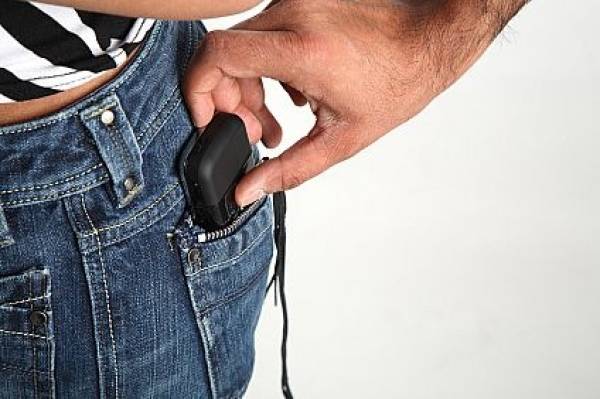 Σύλληψη τσιγγάνων για κλοπή κινητού στη Μικρομάνη