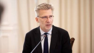 Ακης Σκέρτσος: «Πόσο αυξήθηκαν οι επιχειρήσεις και οι εργαζόμενοι μέσα σε 7 χρόνια;»