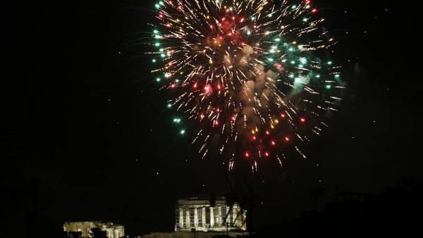 Η Αθήνα υποδέχθηκε με ελπίδα το 2021 (Βίντεο)