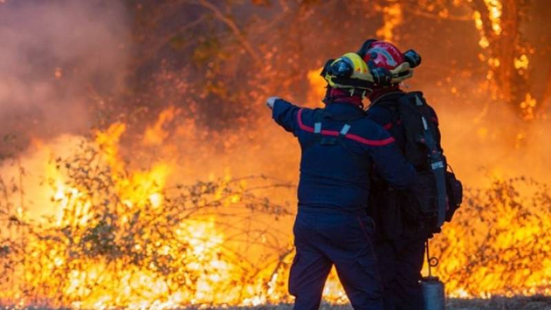Πύρινος εφιάλτης στη Γαλλία: Ευρωπαϊκές χώρες συνδράμουν στην κατάσβεση των πυρκαγιών
