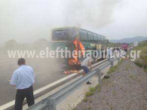 Φωτιά σε λεωφορείο του ΚΤΕΛ Μεσσηνίας στα Παραδείσια
