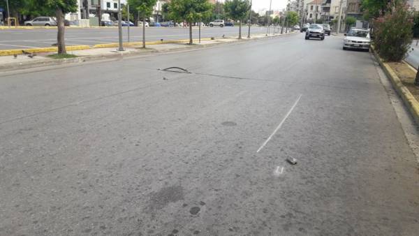 Καλαμάτα: Επικίνδυνο καλώδιο εξέχει στην οδό Αρτέμιδος