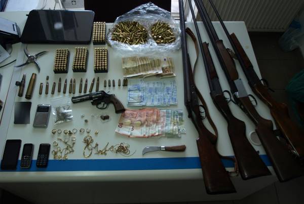 Δύο συλλήψεις για ναρκωτικά και όπλα στη Σπάρτη