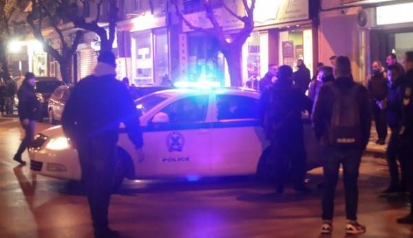Επέτειος Γρηγορόπουλου-Θεσσαλονίκη: Επίθεση με βόμβες μολότοφ σε αστυνομικό τμήμα (βίντεο)