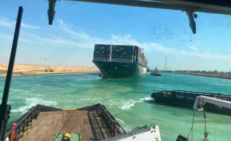 Ερυθρά Θάλασσα: Πτώση 42% στην κίνηση εμπορικών πλοίων μέσω Σουέζ σε δυο μήνες λόγω Χούθι