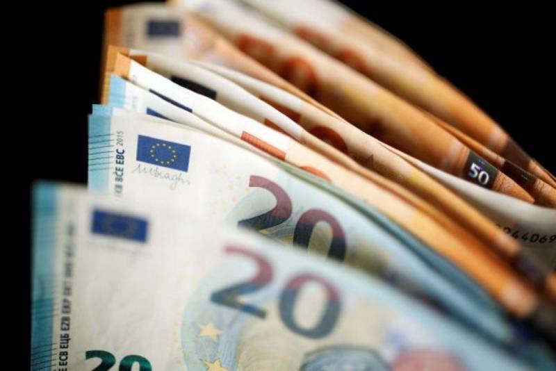 Ξεκινά η καταβολή των 800 ευρώ - Το σχέδιο στήριξης της εργασίας
