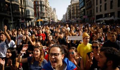 Ισπανία: Αποφυλακίστηκαν οι εννέα Καταλανοί ηγέτες