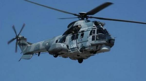 Διάσωση επιβαινόντων θαλαμηγού από ελικόπτερο super puma της Πολεμικής Αεροπορίας