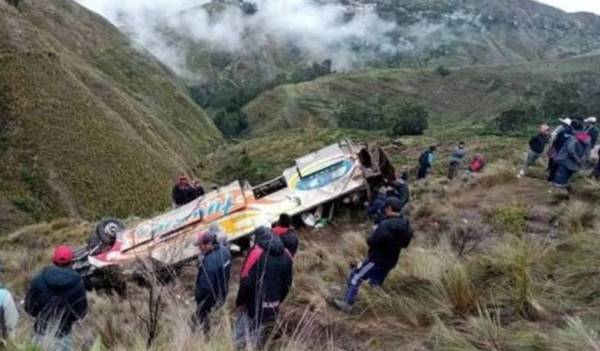Βολιβία: Τουλάχιστον 11 νεκροί έπειτα από πτώση λεωφορείου στον γκρεμό