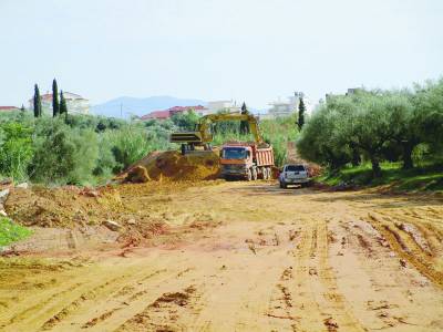 Απομάκρυνση χωμάτων από τον περιφερειακό 